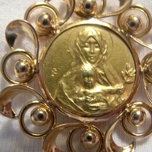 18k Mary and Child Medallion